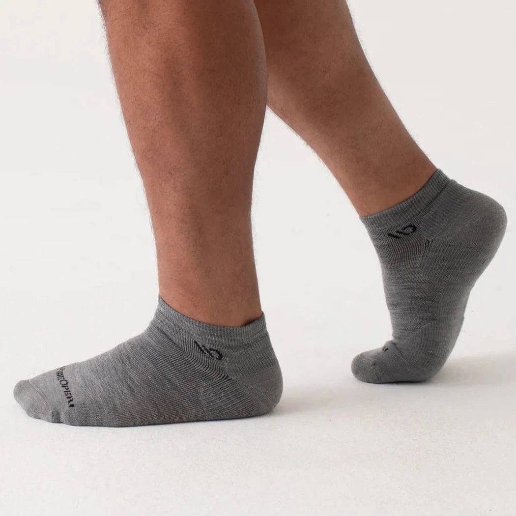 Wide Open Men's Solid Midweight No Show Sock