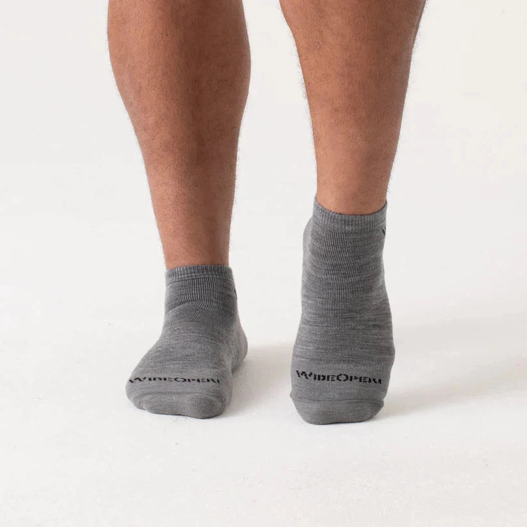 Wide Open Men's Solid Midweight No Show Sock